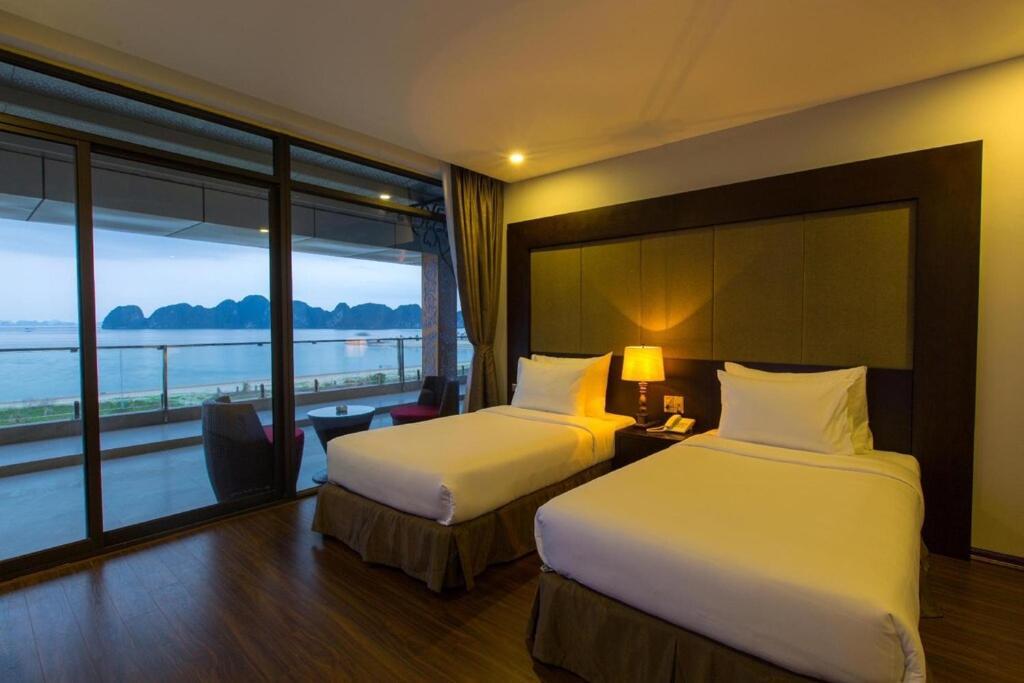 Moon Halo Hotel Hạ Long Extérieur photo